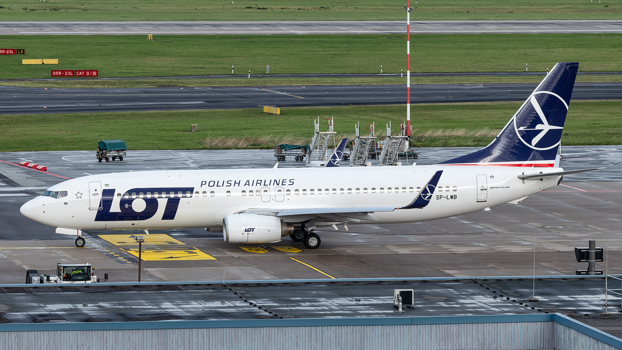 SP-LWB LOT Polish Airlines Boeing 737-800