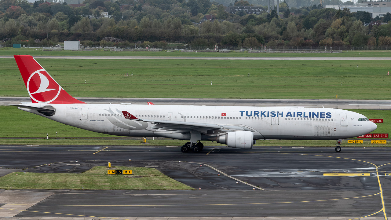 TC-JNZ Turkish Airlines Airbus A330-300