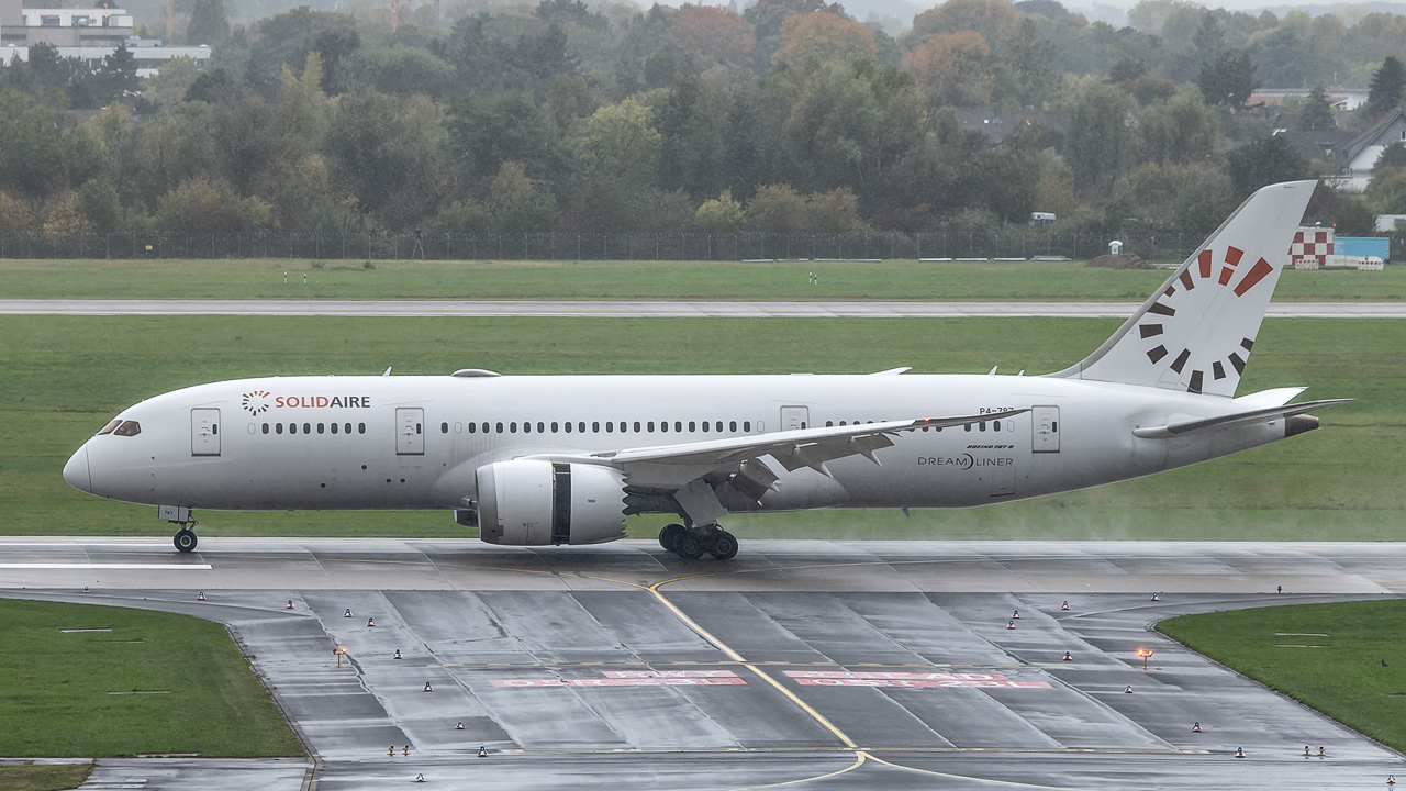 P4-787 Comlux Aruba Boeing 787-8 Dreamliner