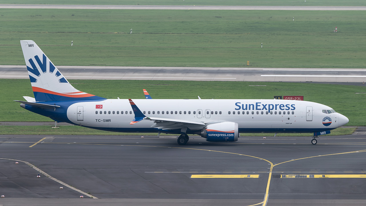 TC-SMR SunExpress Boeing 737 MAX 8