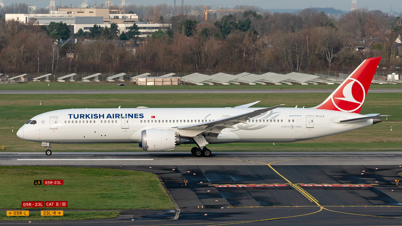 TC-LLS Turkish Airlines Boeing 787-9