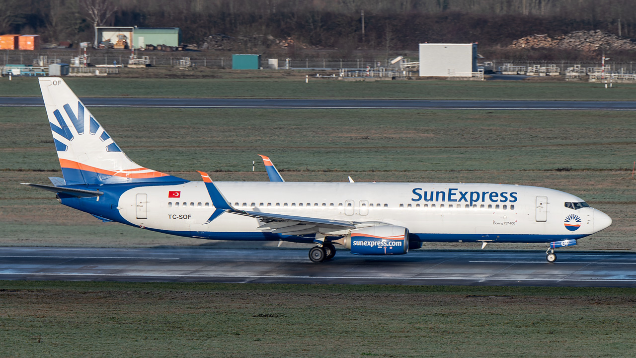 TC-SOF SunExpress Boeing 737-800