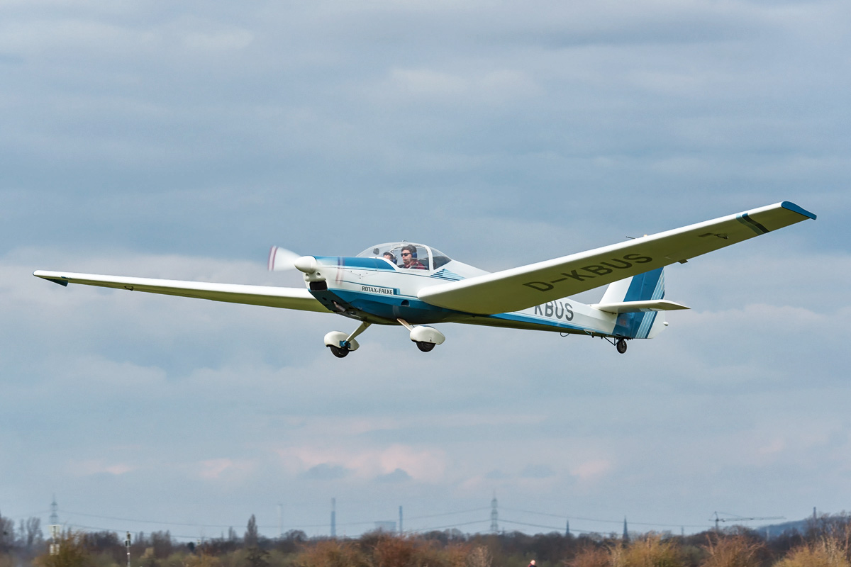 D-KBUS Scheibe SF-25C Rotax Falke