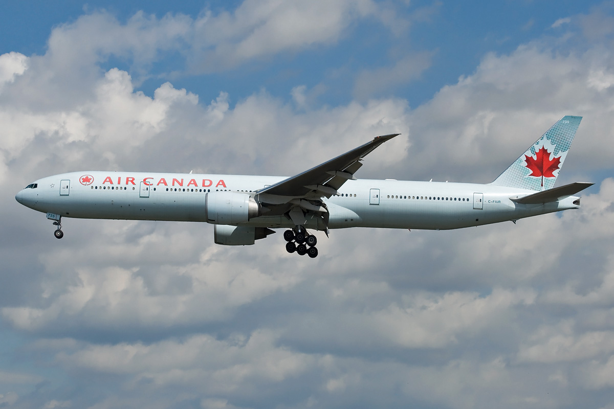 C-FIUR Air Canada Boeing 777-300(ER)
