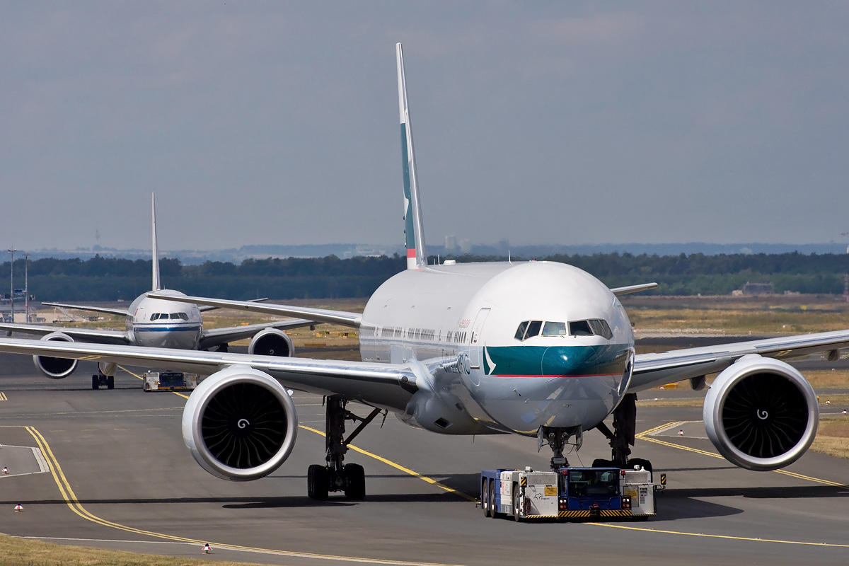 B-KQM Cathay Pacific Boeing 777-300(ER)