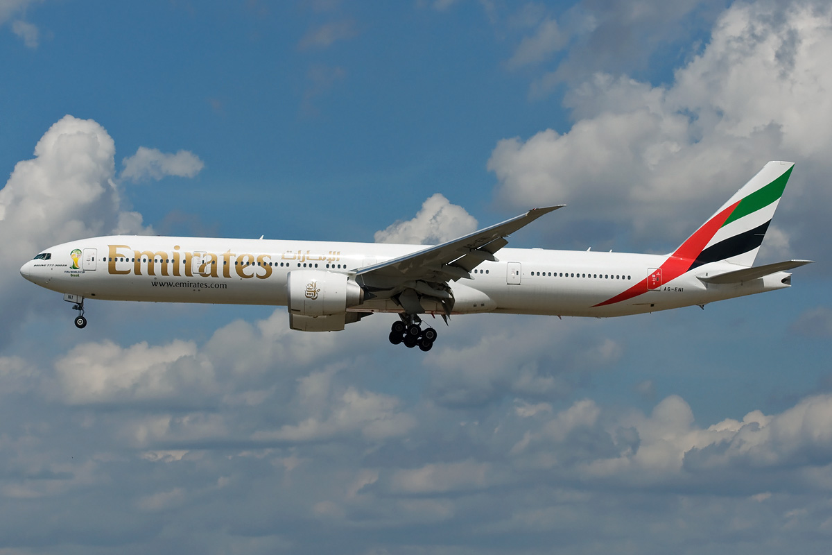A6-ENI Emirates Boeing 777-300(ER)