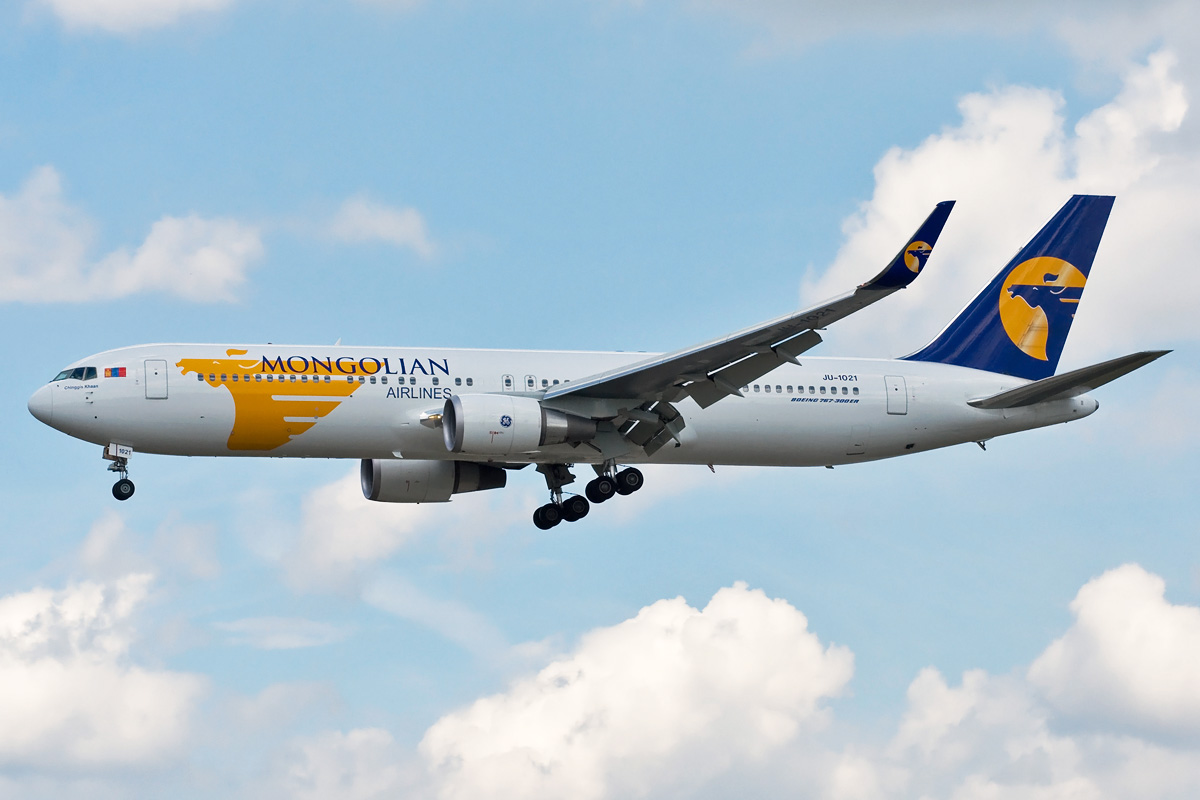 JU-1021 Mongolian Airlines Boeing 767-300(ER)