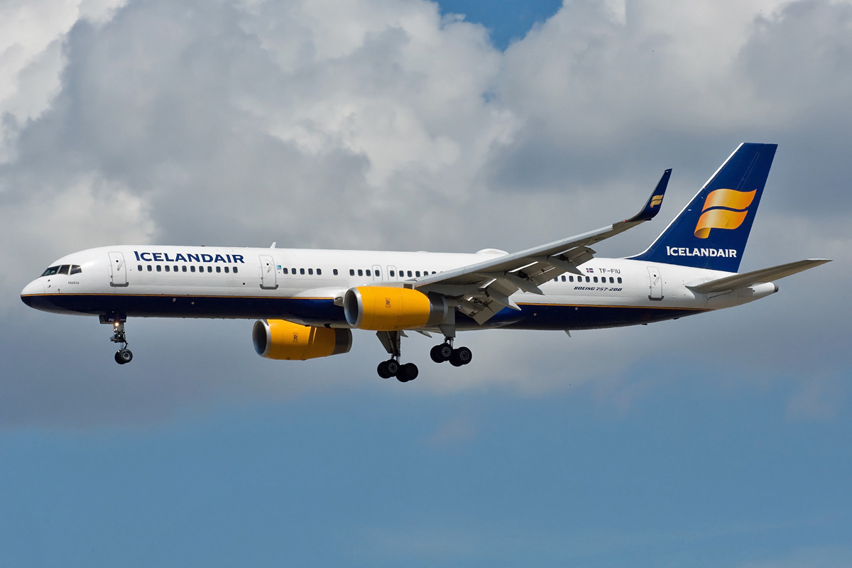 TF-FIU Icelandair Boeing 757-200