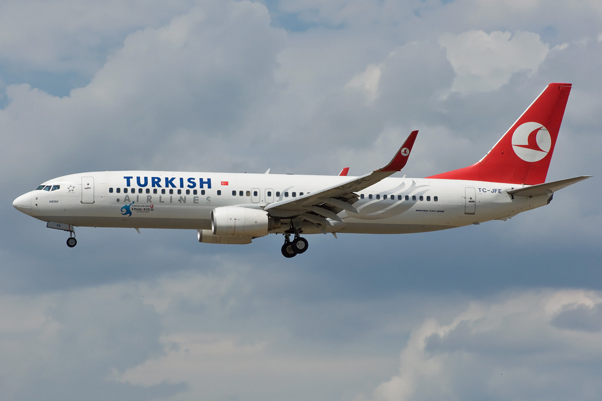 TC-JFE Turkish Airlines Boeing 737-800