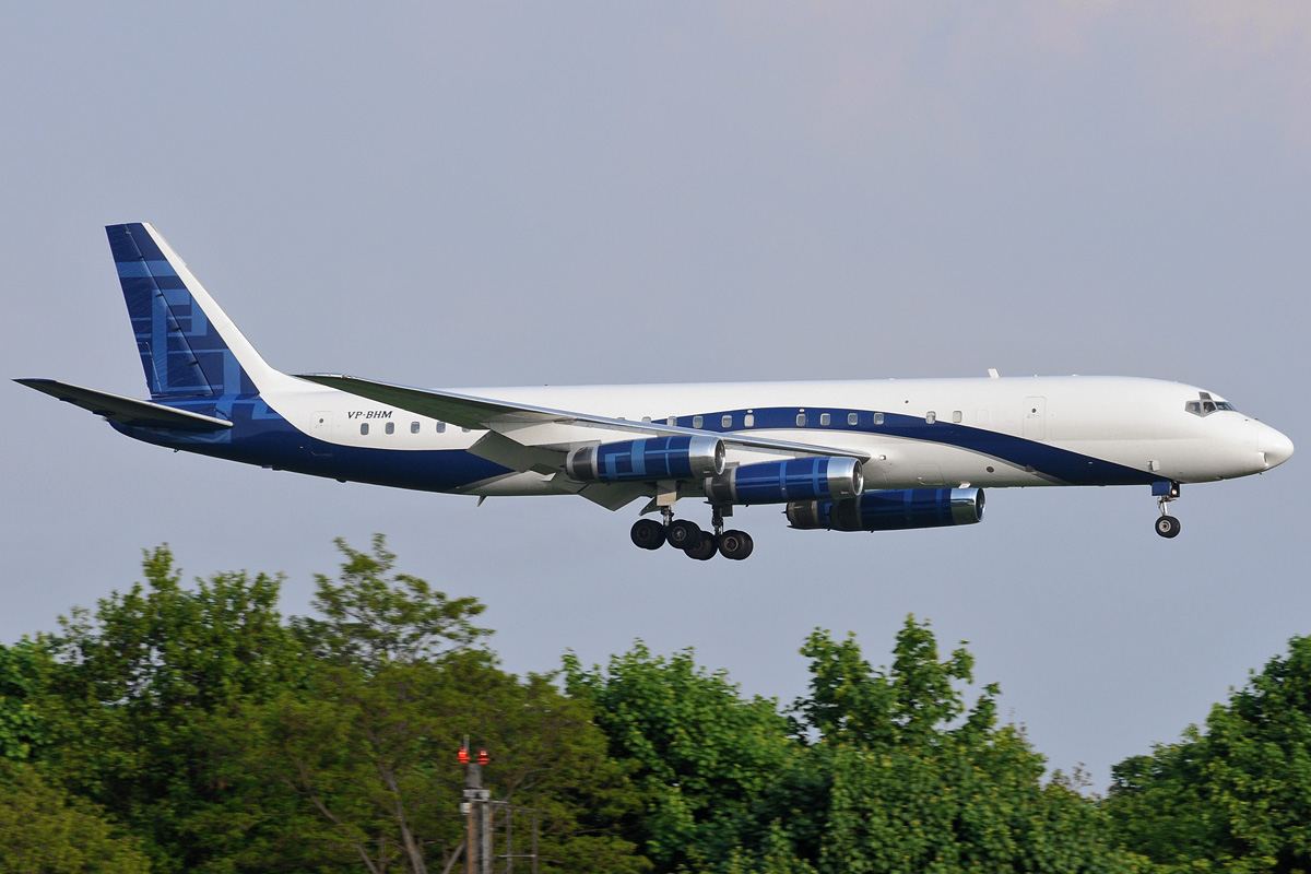 VP-BHM Brisair Douglas DC-8-62, DUS 01.05.2009