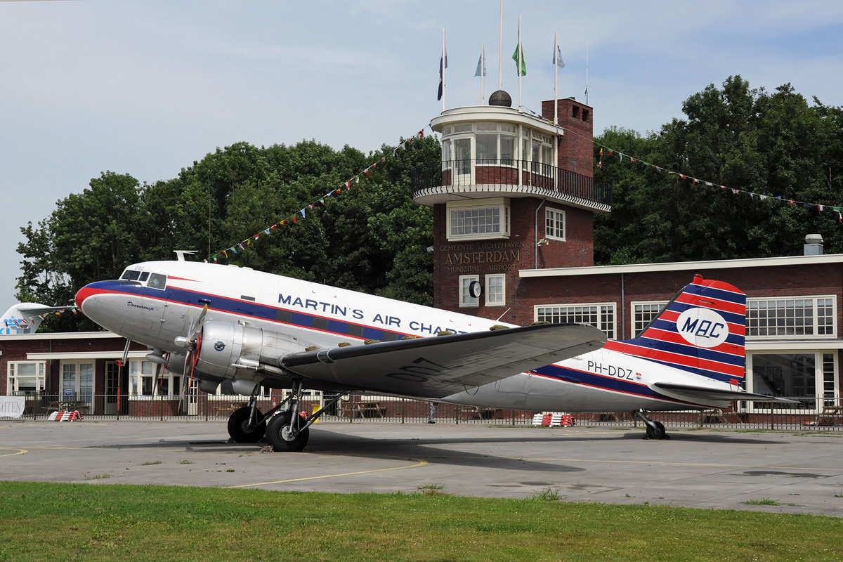 PH-DDZ Martin's Air Charter Douglas DC-3, LEY 20.07.2010