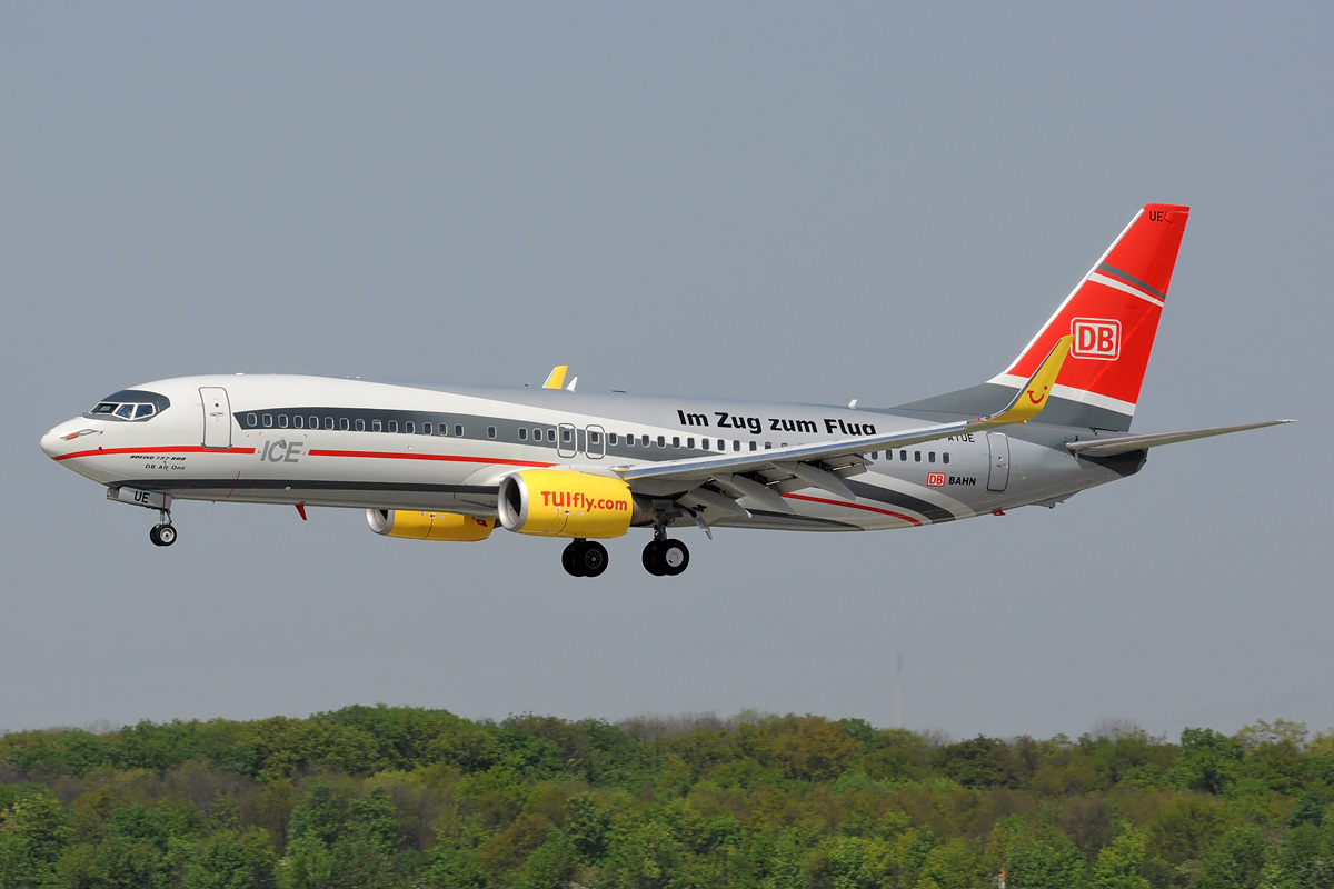 D-ATUE TUIfly Boeing 737-800 DUS 19.04.2011