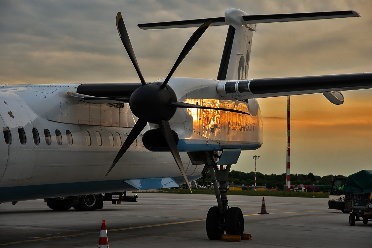 G-FLBB flybe Bomardier DHC-8-400