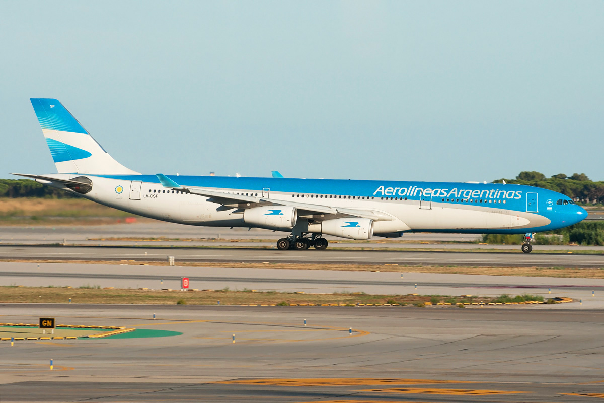 LV-CSF Aerolineas Argentinas Airbus A340-300
