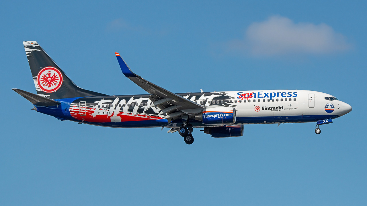 D-ASXX SunExpress Germany Boeing 737-800 (Eintracht Frankfurt c/s) - DUS 21.03.2020