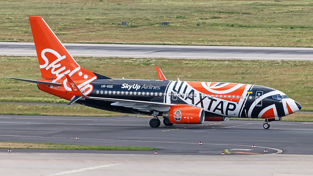 UR-SQE SkyUp Airlines Boeing 737-700 ()FC Shakhtar Donetsk c/s) - DUS 23.05.2020