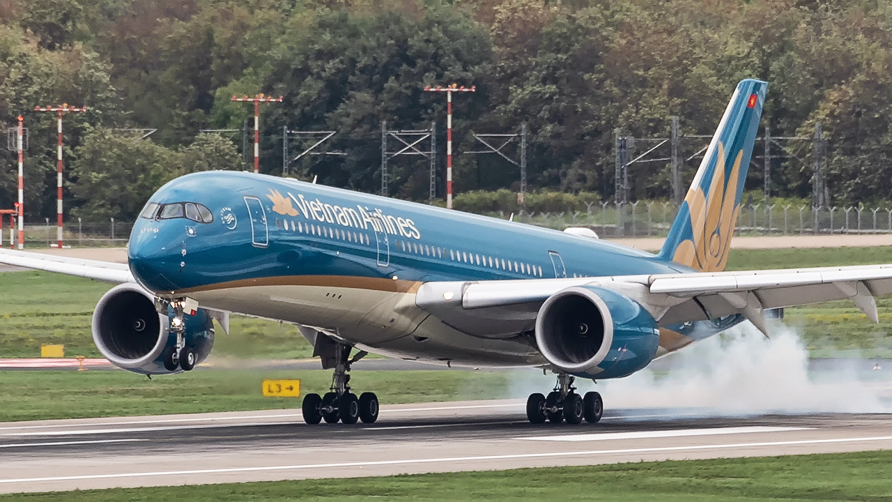 VN-A893 Vietnam Airlines Airbus A350-900 - DUS 04.10.2020