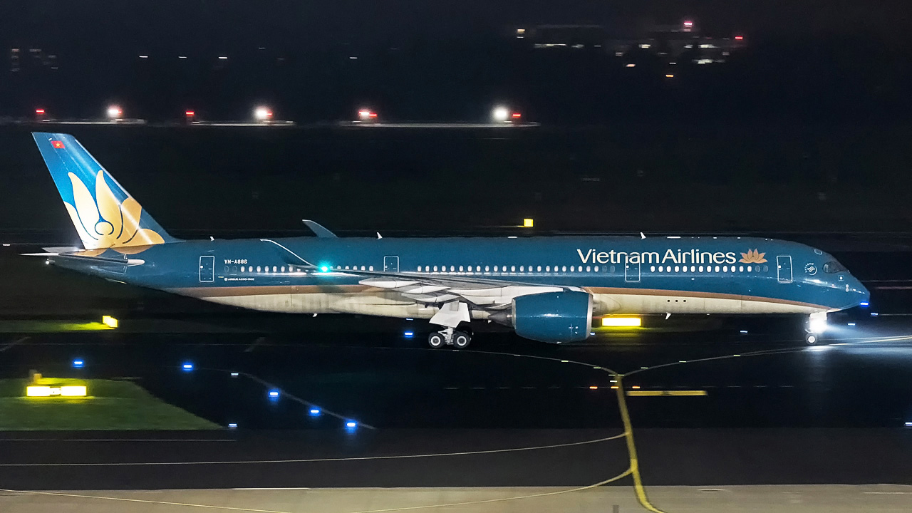 VN-A886 Vietnam Airlines Airbus A350-900 - DUS 06.12.2020