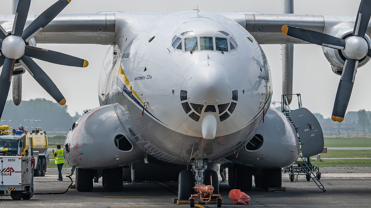 UR-09307 Antonov Airlines Antonov AN-22A Antei - OST 18.07.2020