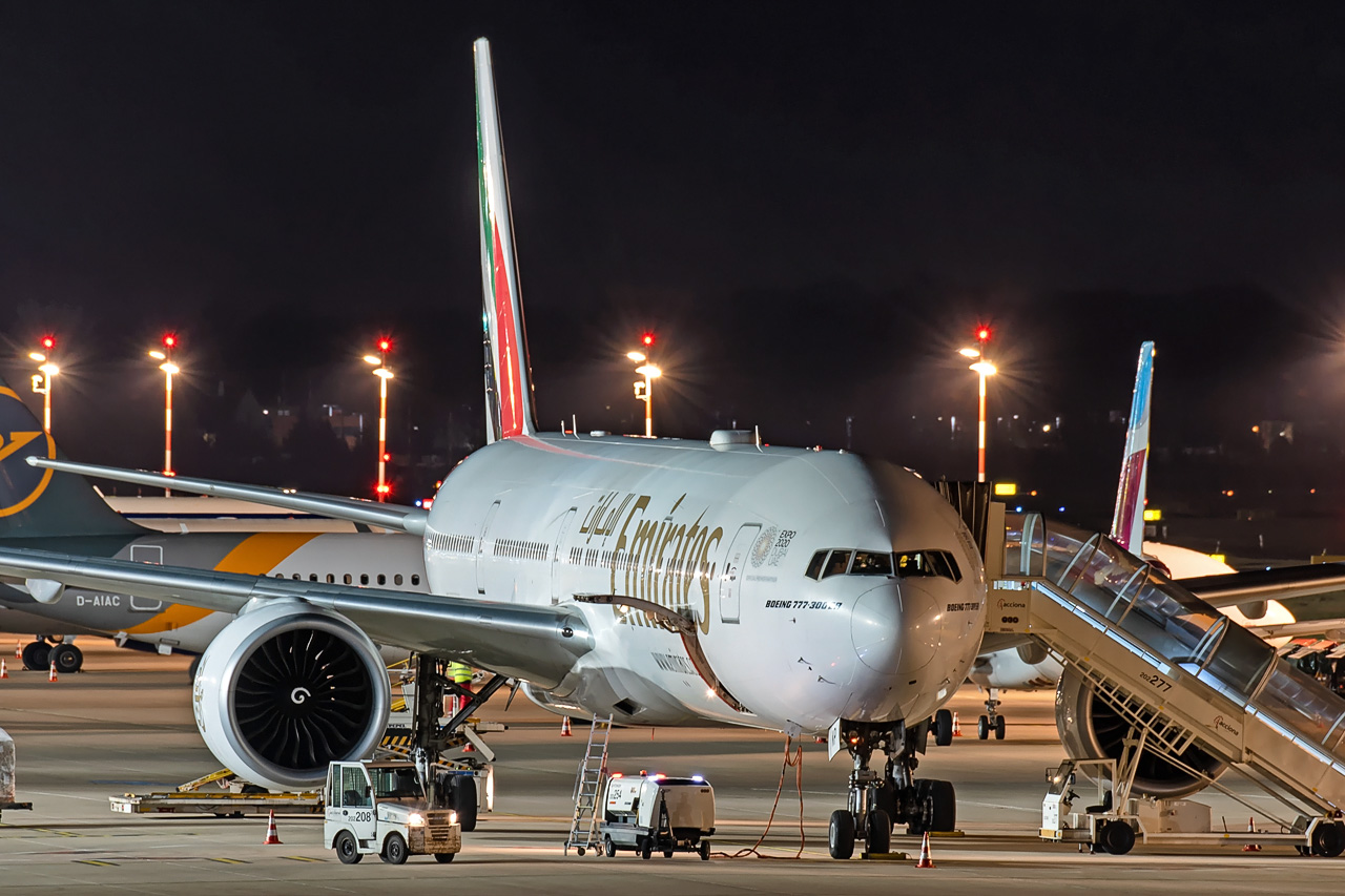 A6-ENP Emirates Boeing 777-300(ER)