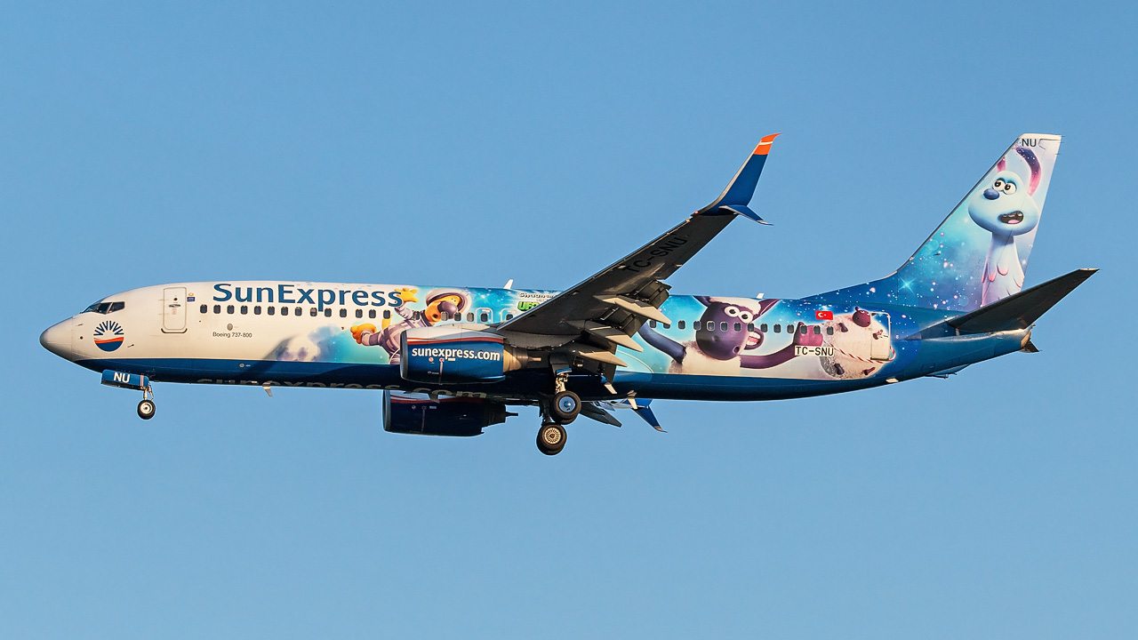 TC-SNU SunExpress Boeing 737-800