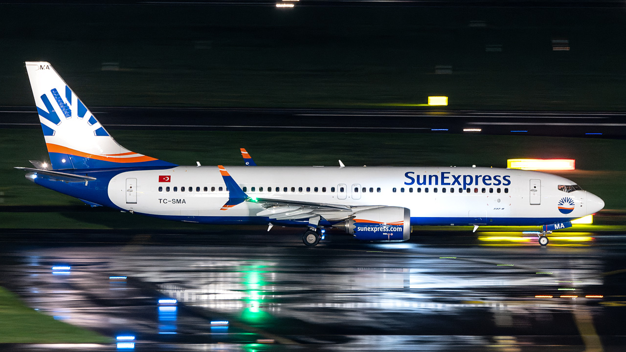 TC-SMA SunExpress Boeing 737 MAX 8