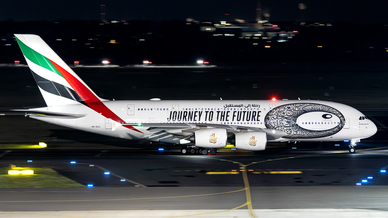 A6-EOJ Emirates Airbus A380-800