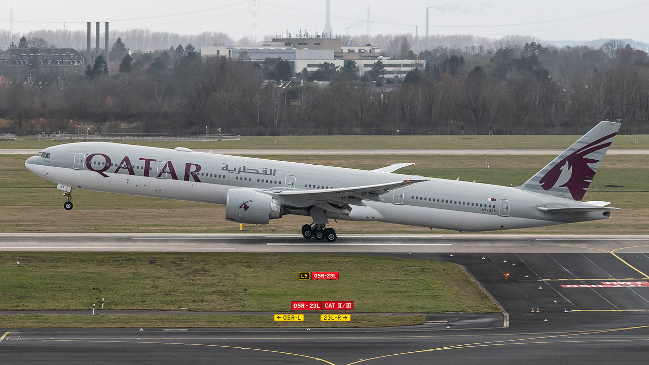 A7-BAI Qatar Airways Boeing 777-300(ER)