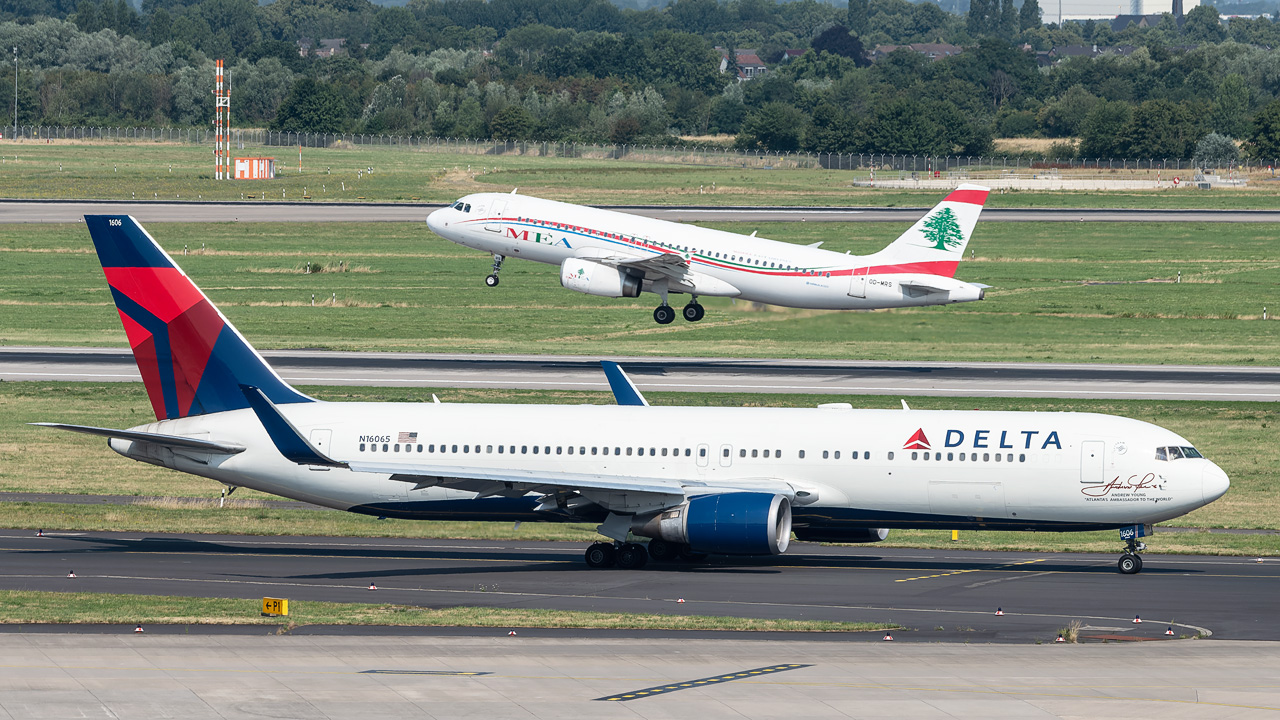 N16065 Delta Airlines Boeing 767-300(ER)