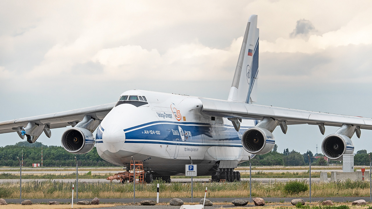 RA-82074 Volga Dnepr Antonov AN-124-100