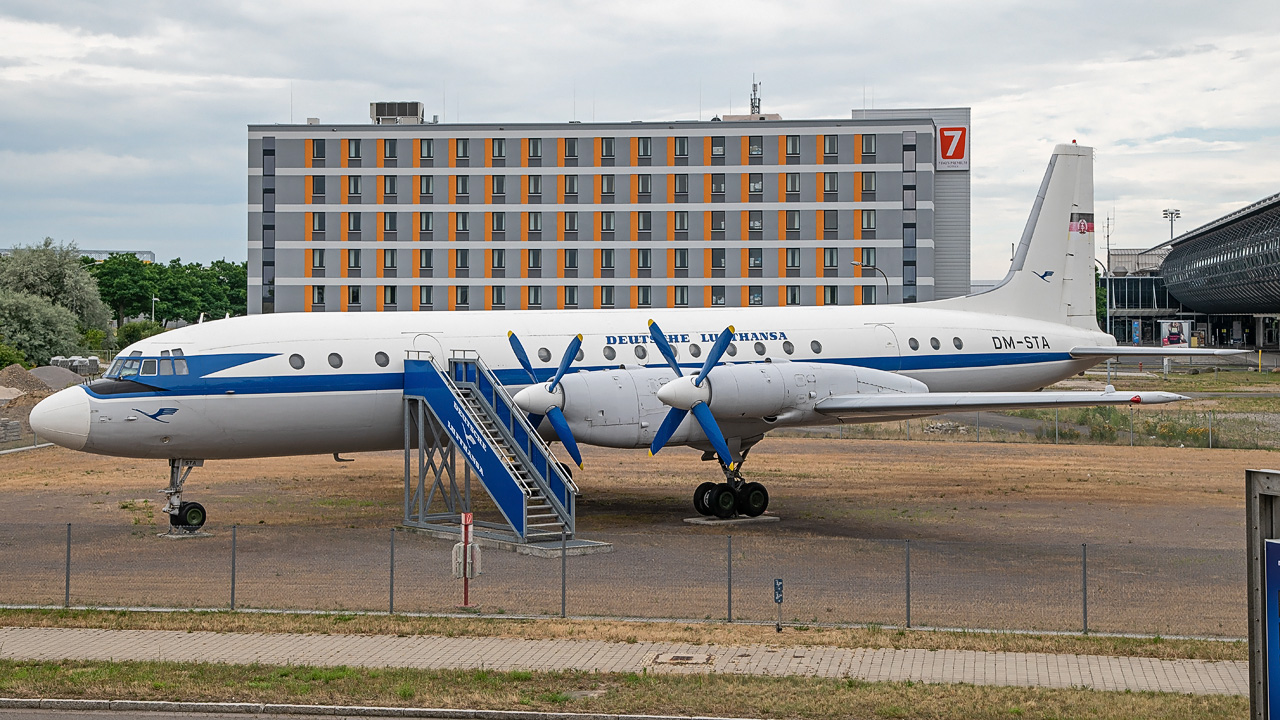 DM-STA Deutsche Lufthansa (DDR) Ilyushin IL-18W