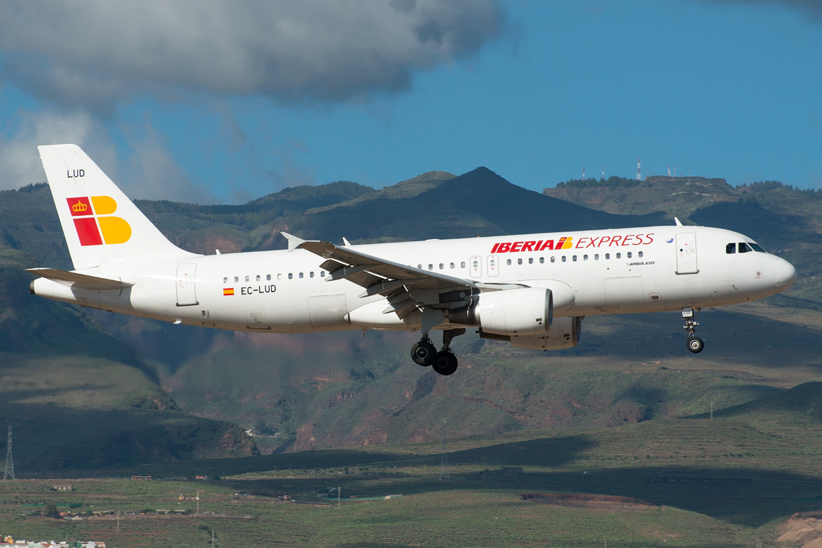 EC-LUD Iberia Express Airbus A320-200