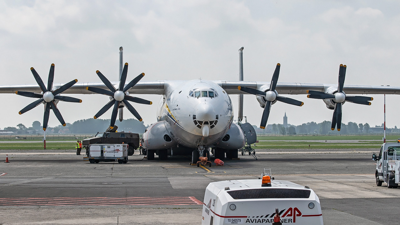 UR-09307 Antonov Airlines Antonov AN-22A Antei