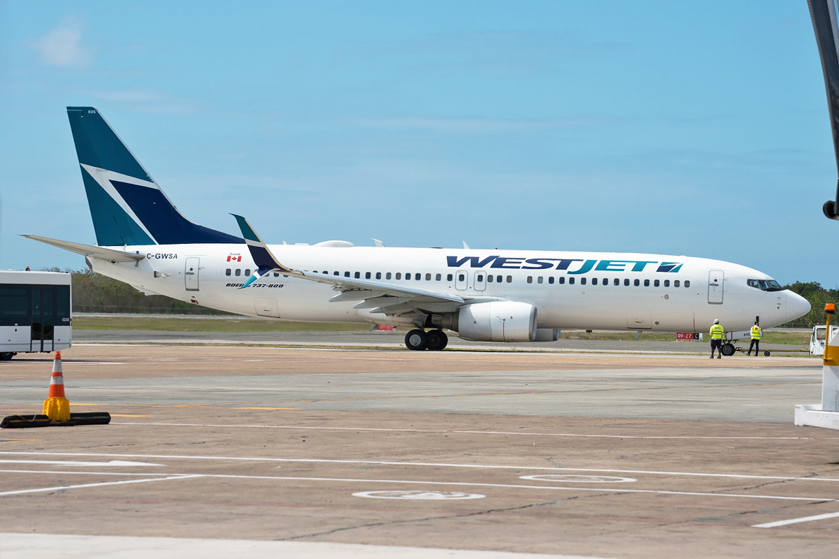 C-GWSA Westjet Boeing 737-800