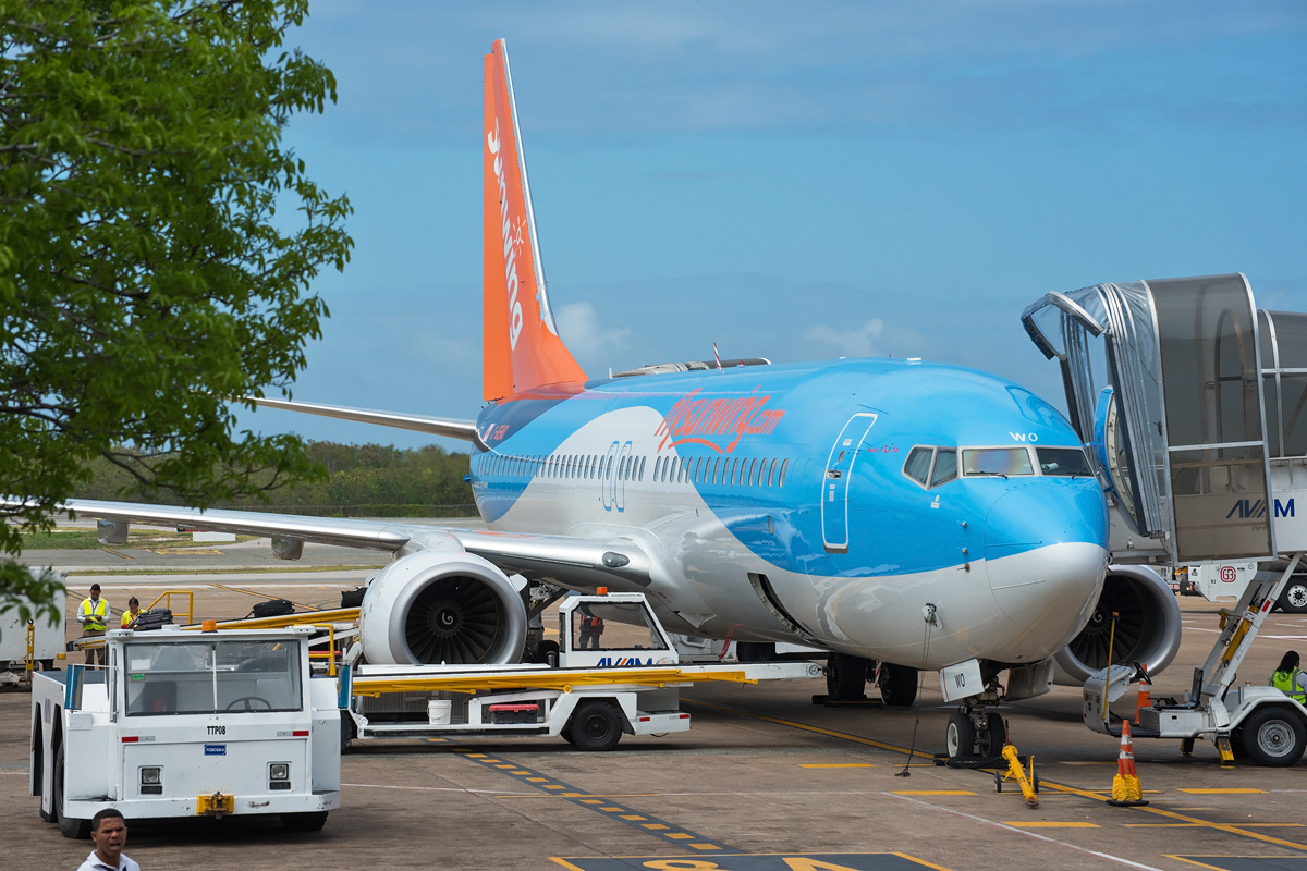 C-GEWO Sunwing Airlines Boeing 737-800