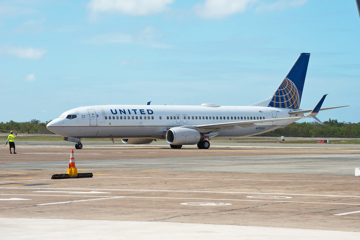 N78285 United Airlines Boeing 737-800