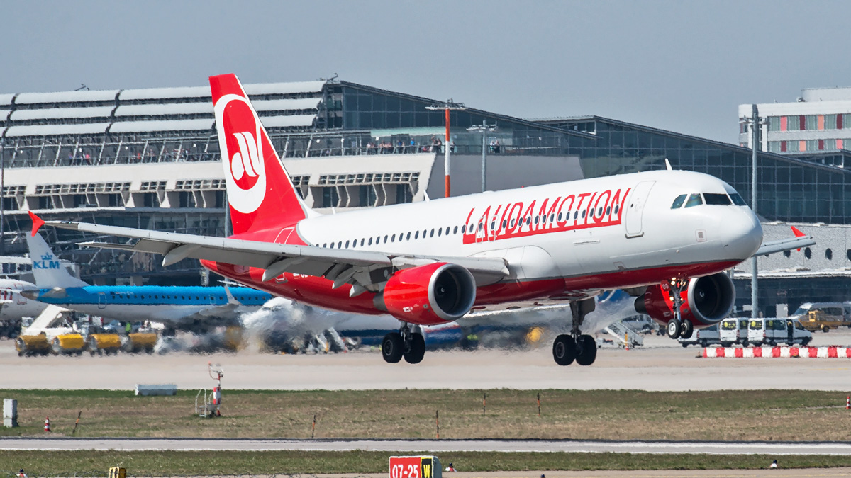 OE-LOG Laudamotion Airbus A320-200