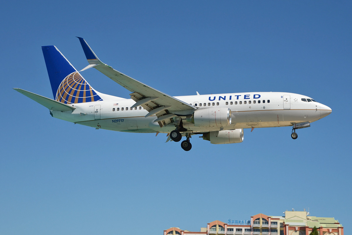N29717 United Airlines Boeing 737-700