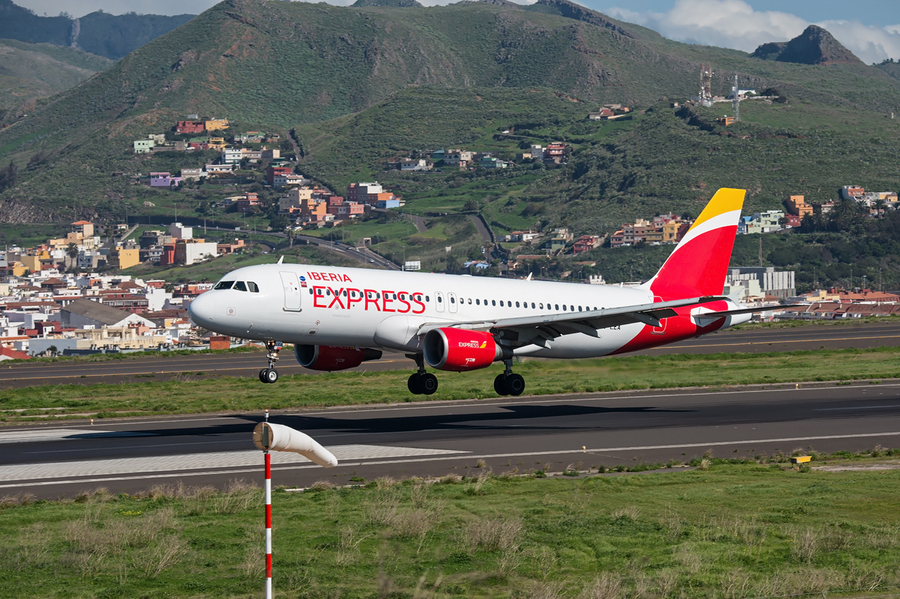 EC-LEA Iberia Express Airbus A320-200
