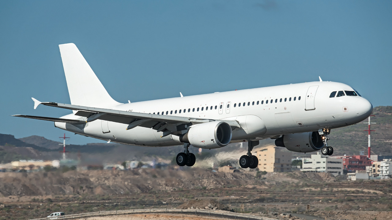 YL-LCU SmartLynx Airbus A320-200