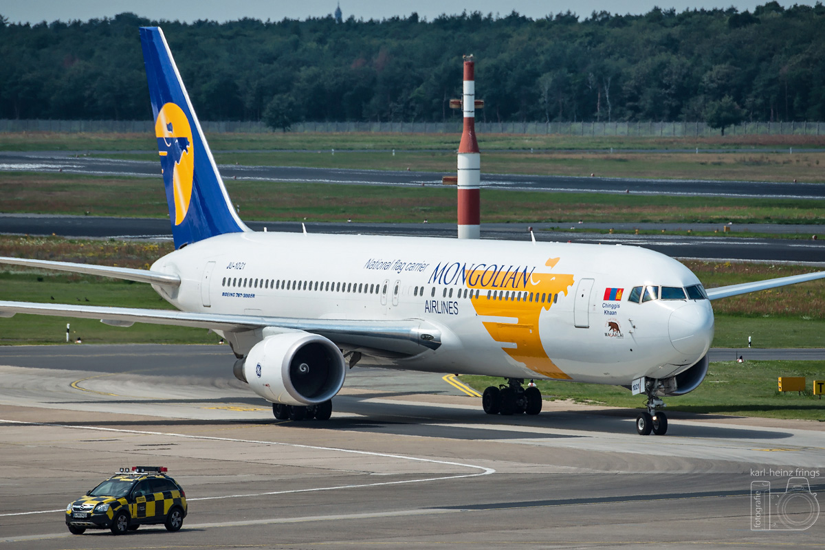 JU-1021 Mongolian Airlines Boeing 767-300(ER)