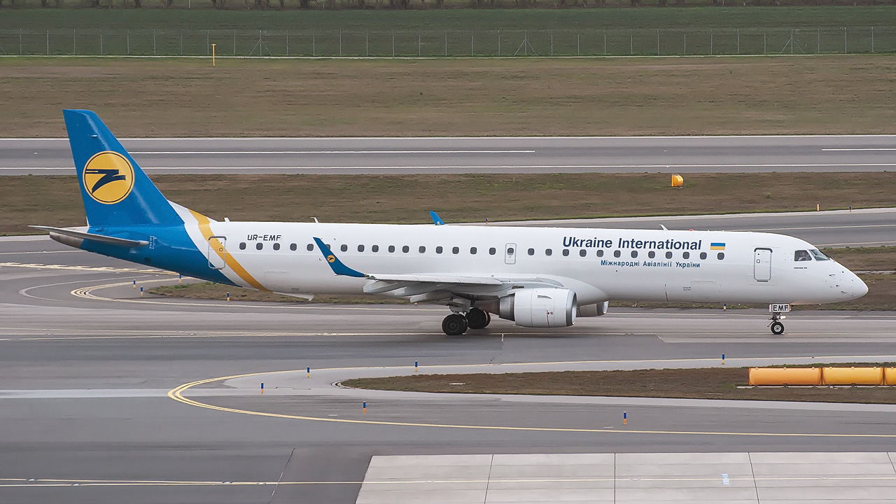 UR-EMF Ukraine International Embraer ERJ-195